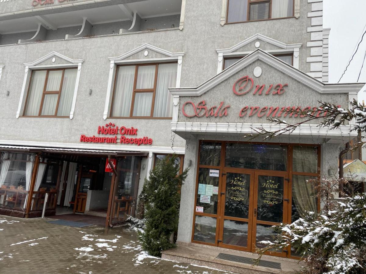Hotel Onix Roman Exterior photo